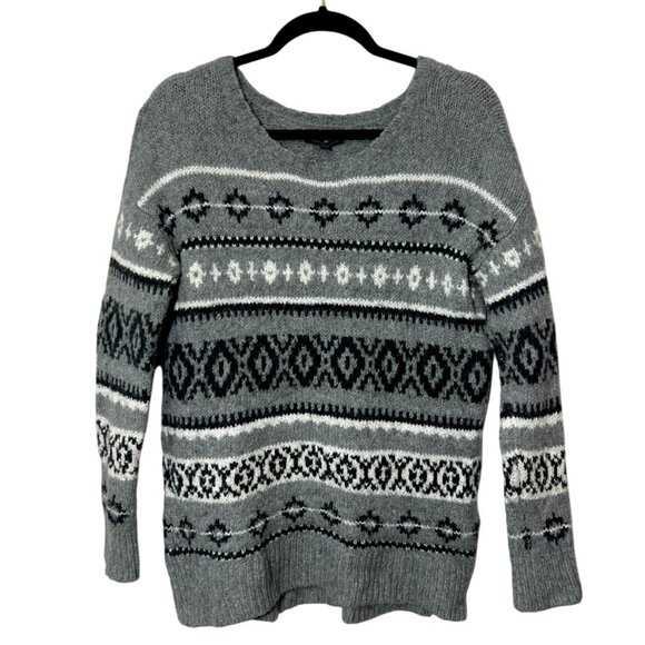 Granola Girl American Eagle Sweater - Picture 1 of 4